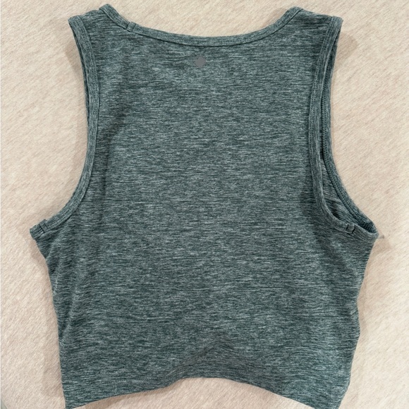 Crop top with twist - Picture 2 of 5